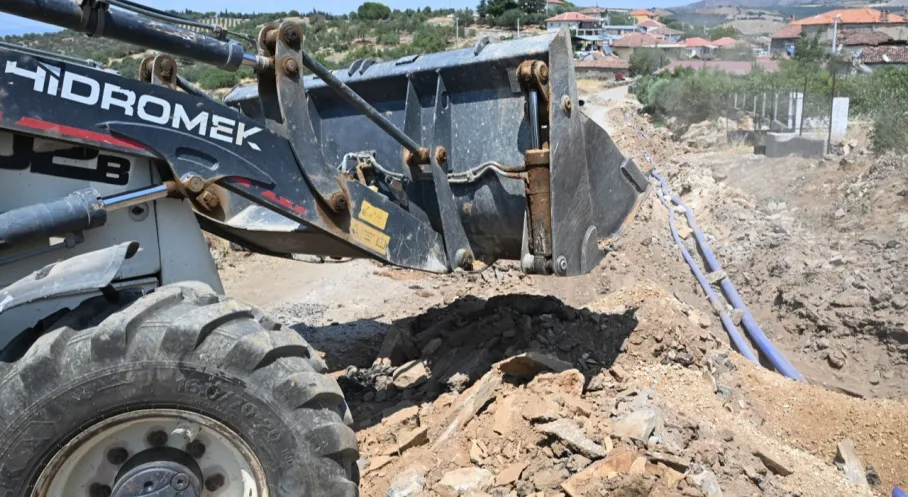 Salihli'de Su Altyapısı Rönesansı! 40 Yıllık Borular Tarihe Karışıyor