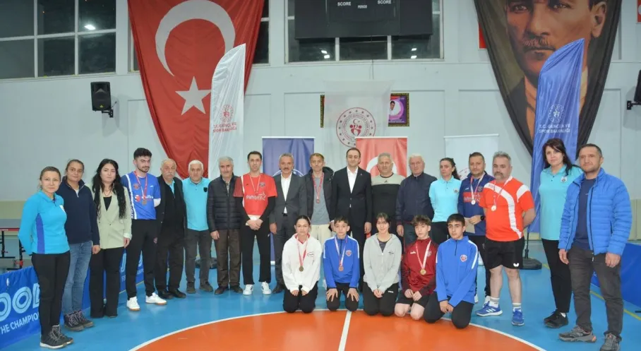 Şalpazarı Masa Tenisi Turnuvası'nda Vakfıkebir 14 Şubat Rüzgarı Esti!