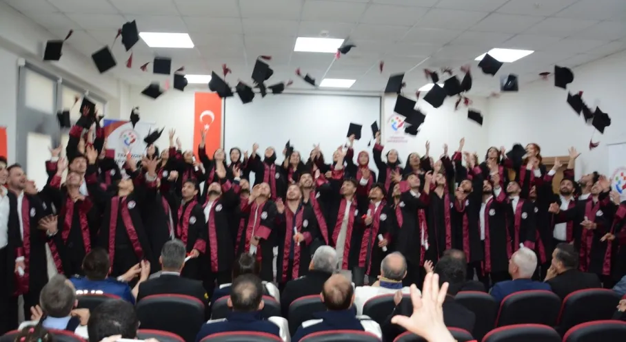 Şalpazarı MYO'da Mezuniyet Coşkusu! 47 Öğrenci Kep Attı