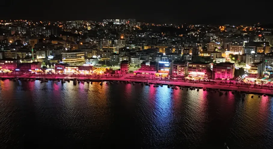 Samsun Atakum Sahilinde Meme Kanseri Farkındalığı İçin Pembe Aydınlatma