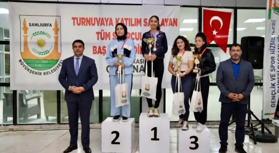 Şanlıurfa Büyükşehir Belediyesi Cumhuriyet coşkusunu kortlara taşıdı