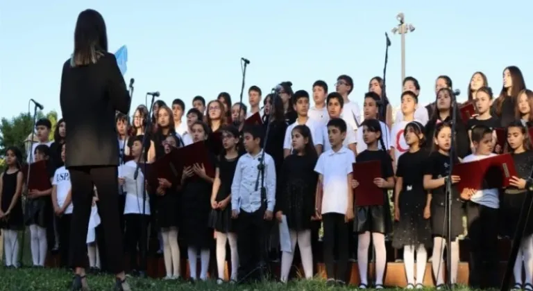 Şanlıurfa Büyükşehir Belediyesi'nden Çocuklar ve Gençler Sahnede Devleşti