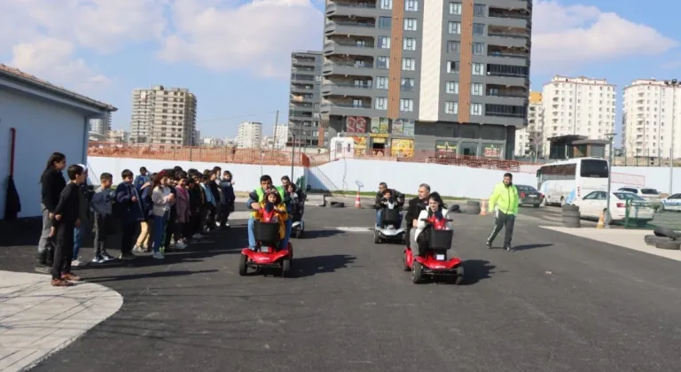 Şanlıurfa’daki Çocuklara Trafik Eğitimi Heyecanı
