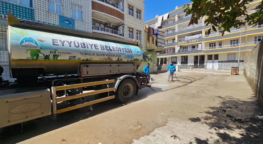 Şanlıurfa Eyyübiye'de Temizlik Seferberliği! Gece Gündüz Aralıksız Çalışma