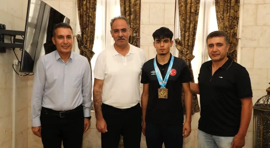 Şanlıurfalı Karateci Savaş Öğüş Türkiye Şampiyonu! Başkan Kuş'tan Tebrik Yağmuru