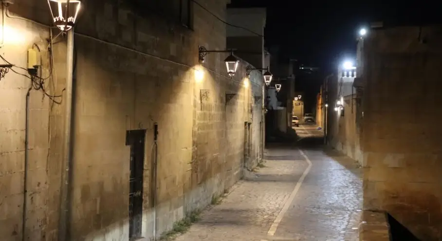 Şanlıurfa’nın Tarihi Sokakları Gece Işıklarıyla Yeniden Hayat Buldu