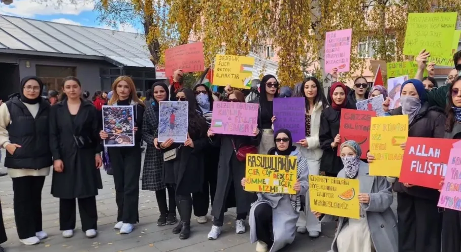 Sarıkamış'tan Filistin'e Destek Yürüyüşü: Öğrencilerden Anlamlı Protesto!
