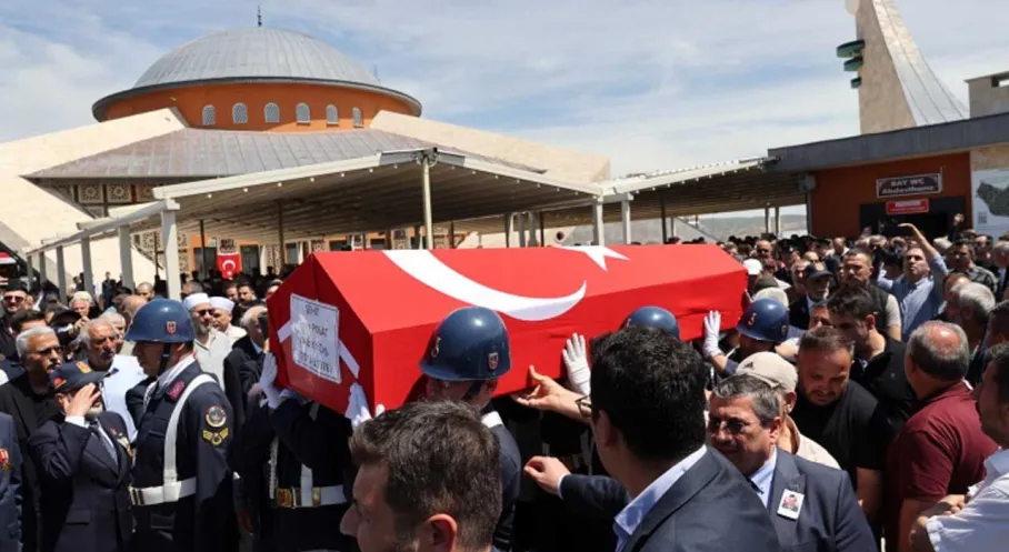 Şehit Astsubay Emre Polat Sivas'ta Gözyaşlarıyla Defnedildi: Ankara'daki Görev Şehit Etti