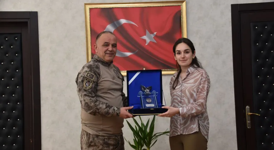 Şehit Kızından Kars Emniyet Müdürü'ne Duygu Dolu Ziyaret: Vefa Örneği!