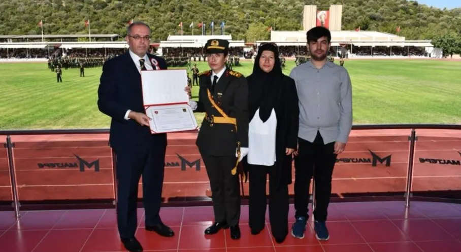 Şehit Ömer Halisdemir'in Kızı Teğmen Elif Nur Halisdemir Göreve Başladı!
