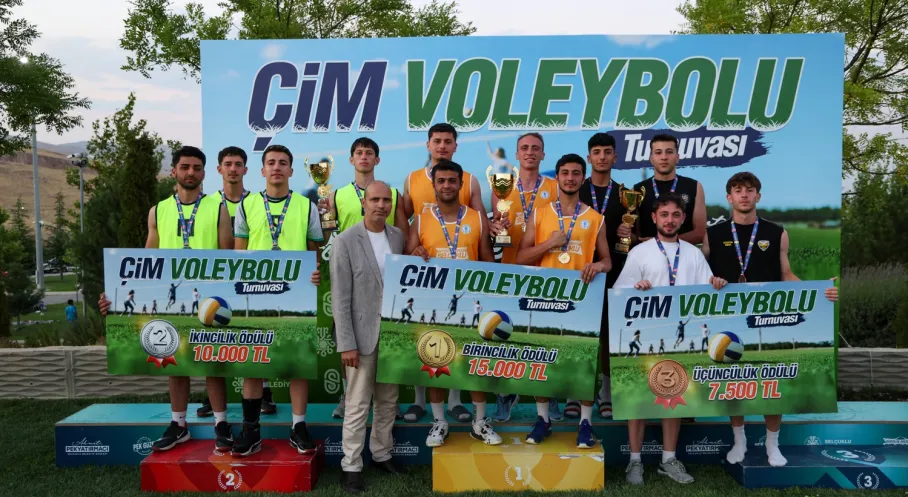 Selçuklu’da Çim Voleybol Turnuvası Finalle Tamamlandı