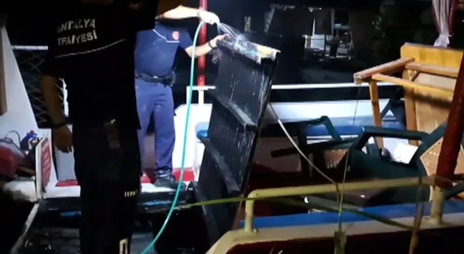 Serik'te Balıkçı Teknesi Alevlere Teslim Olmaktan Son Anda Kurtuldu!