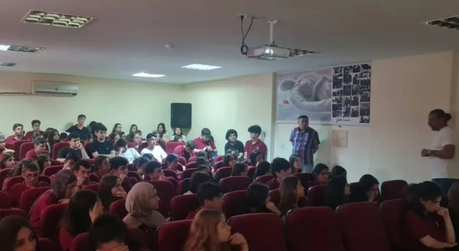 Serik'te Eğitim Rüzgarı: Uluslararası Kariyer Semineri Yoğun İlgi Gördü!