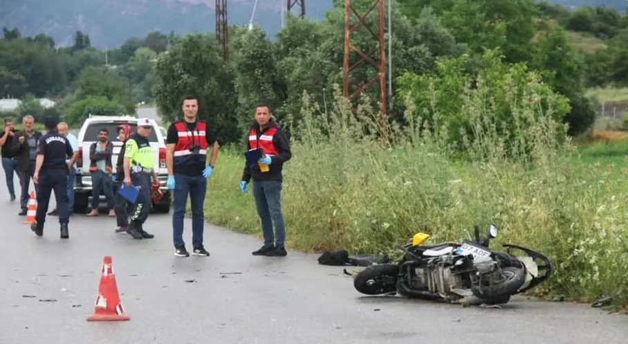 Serik'te Feci Motosiklet Kazası: Sürücü Ömer Ayvacı Hayatını Kaybetti! (Son Dakika)