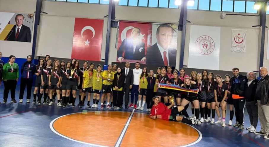Serik'te Futsal Heyecanı Doruktaydı: Şampiyonlar Taç Giydi, İşte Detaylar!