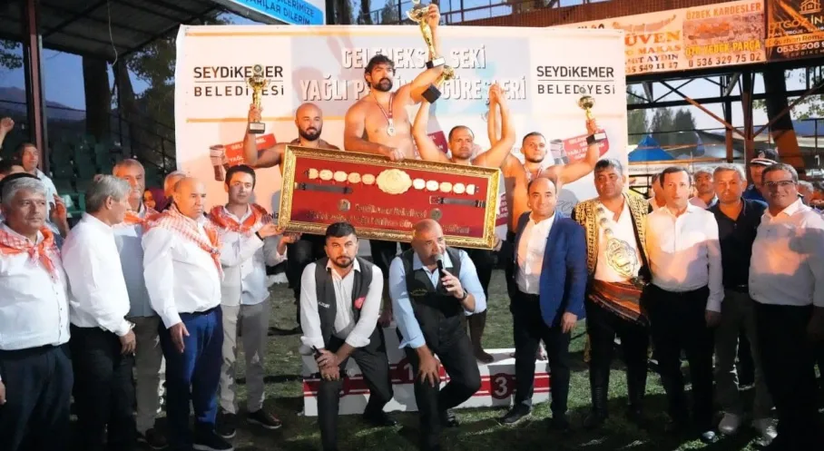 Seydikemer Seki Güreşleri'nde Zafer İsmail Koç'un, Ağa Şaban Karaşal'ın!