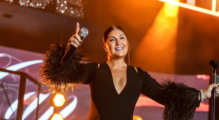 Sibel Can'dan Unutulmaz Konser! Kalben Sürpriziyle Sahne Coşkusu