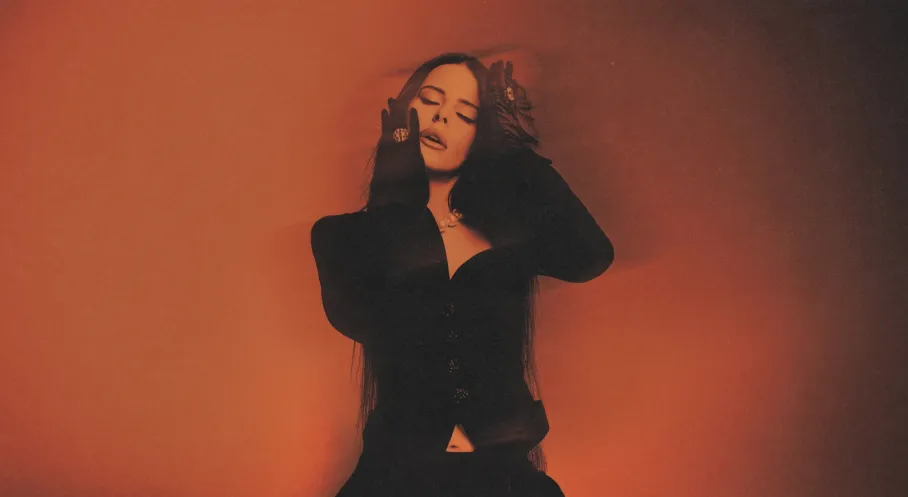 Simge'nin Yeni Albümü 'Anlatasım Var' Müzik Dünyasını Salladı!