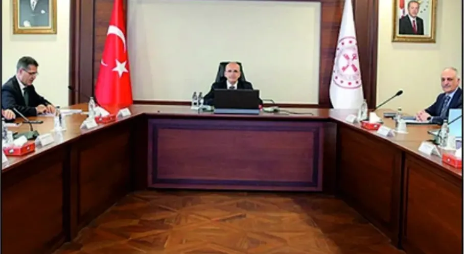 Şimşek'ten Kritik Finans Zirvesi: Kredi Sınırları ve KKM Masada!