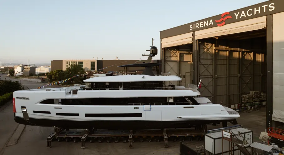 Sirena Superyachts 42M Denize Kavuştu