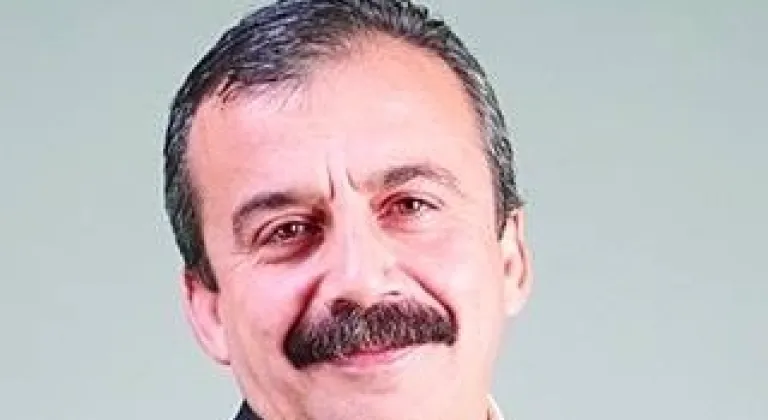 Sırrı Süreyya Önder: TBMM Başkanvekili Hayatı ve Kariyeri