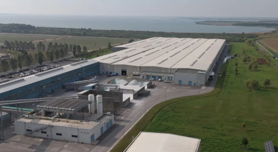 Şişecam Avrupa'da Devleşiyor: İtalya'daki 25 Milyon Euro'luk Yatırım Kapasiteyi İkiye Katladı!