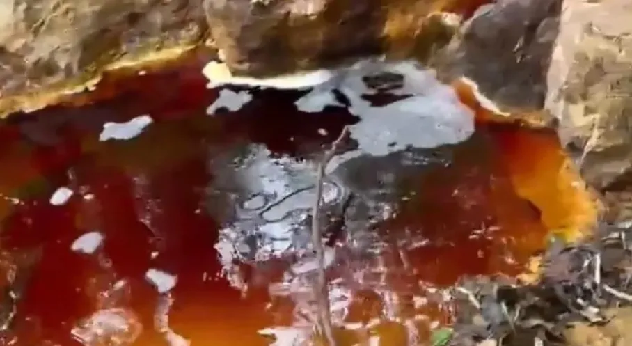 Sivas'ta Kan Kırmızı Dere Alarmı! Maden Atığı İddiası Ortalığı Karıştırdı
