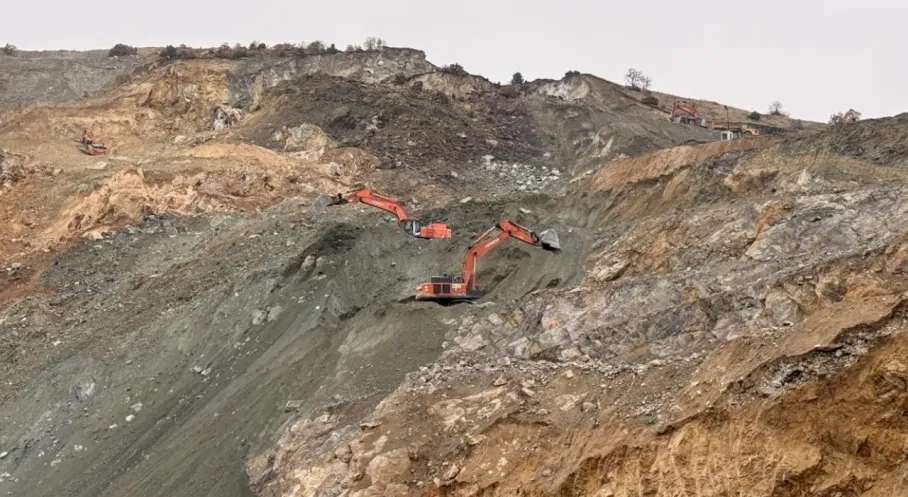 Sivas'ta Göçük Alarmı: Şantiye Müdürü İçin Umutlu Bekleyiş Devam Ediyor!