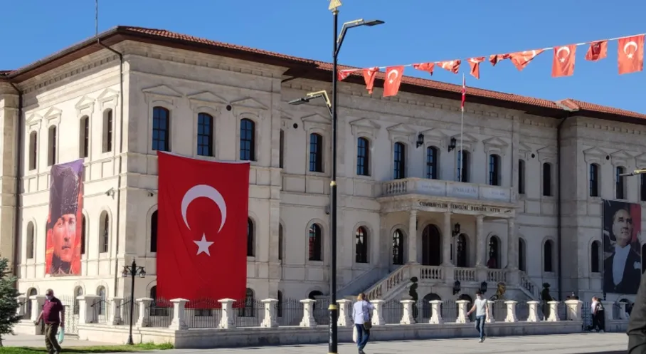 Sivas'tan Yükselen Cumhuriyet Meşalesi 106 Yaşında: Başkan Bakar'dan Anlamlı Mesaj!