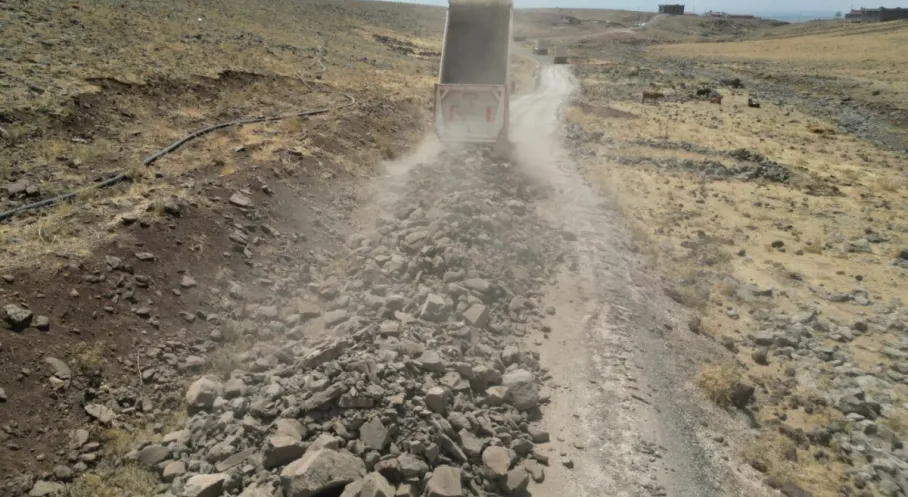 Şanlıurfa Siverek'te Ulaşım Devrimi! 6 Km'lik Yol Betonla Yenileniyor