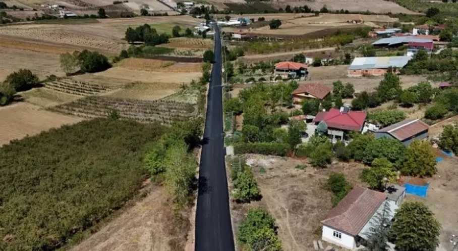 Söğütlü'de Kırsal Yollar Yenilendi: 4 Mahalleye Ulaşım Rahatladı!