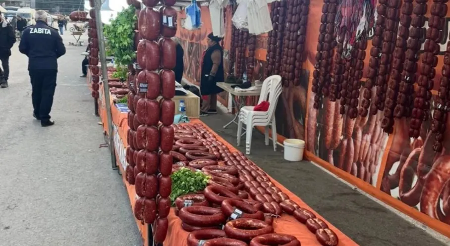 Şok Gelişme! Kahramanmaraş'ta Yöresel Çarşıda 850 Kilo Tarihi Geçmiş Sucuk İmha Edildi