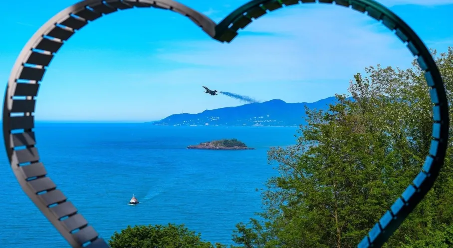 Solo Türk Giresun'u Coşturdu! Gökyüzünde Nefes Kesen Şov!