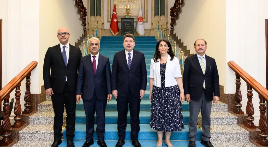 Son Dakika: Adalet Bakanı Tunç ve DEM Parti Heyeti Bir Araya Geldi! Kritik Görüşmenin Detayları