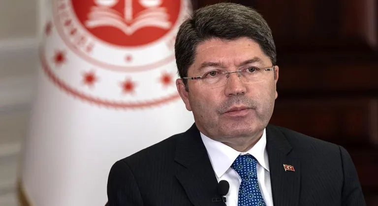 Son Dakika: Adalet Bakanı Tunç'tan Yeni Anayasa Açıklaması! Demokratik Gelecek Vurgusu
