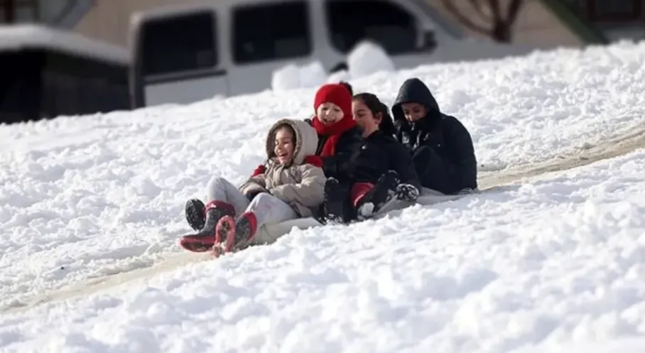Son Dakika: Adana'nın 3 İlçesinde Kar Tatili Sevinci! Okullar Yarın Kapalı