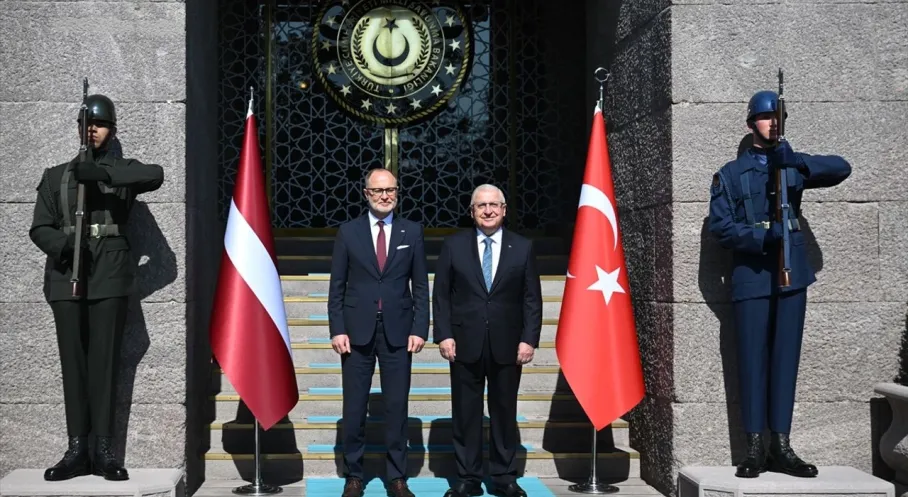 Son Dakika: Bakan Güler, Letonya Savunma Bakanı Spruds ile Ankara'da Bir Araya Geldi!