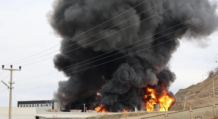 Son Dakika! Kırıkkale OSB'de Büyük Kimyasal Yangın Dehşeti: Ekipler Teyakkuzda