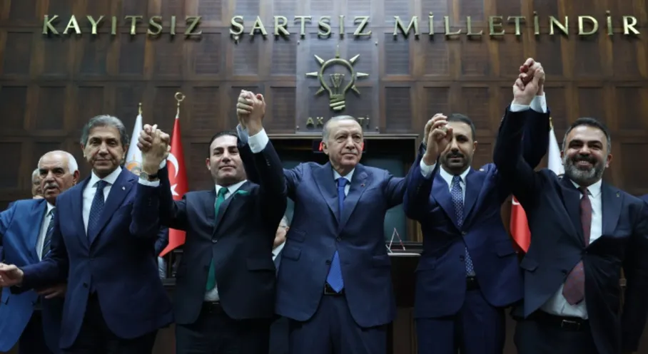 Son Dakika: Milletvekili Ekici ve 4 Belediye Başkanı AK Parti'ye Katıldı! Büyük Sürpriz