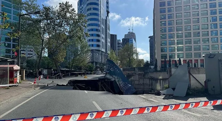 Son Dakika: Sarıyer Maslak'ta Yol Çöktü! İBB'den Açıklama