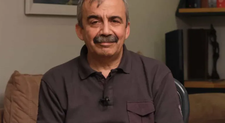Son Dakika: Sırrı Süreyya Önder Hayatını Kaybetti! İşte Detaylar