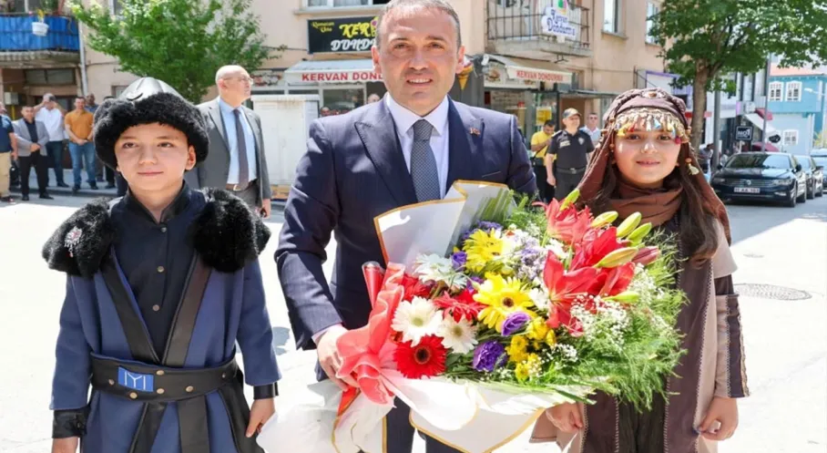 Son Dakika: Vali Sözer Bilecik'te Göreve Başladı! İlk Ziyaret Türbeye...