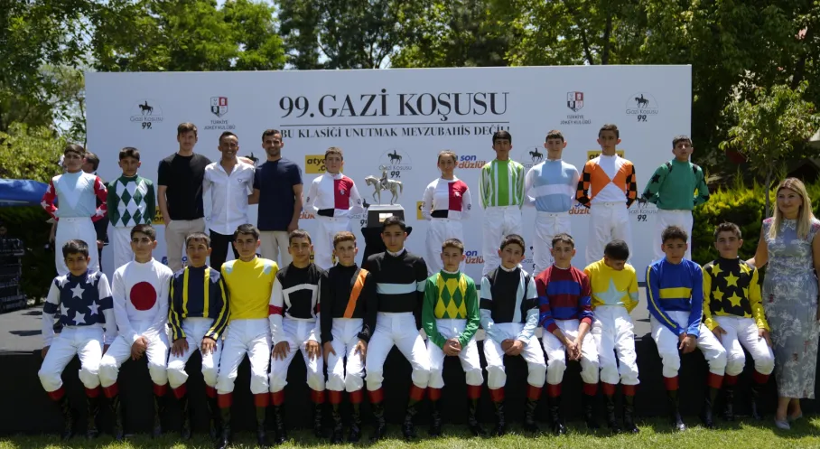 Son Düzlük'ten Gazi Koşusu'na Anlamlı Destek: Kocatepe Koşusu'na Sponsor Oldu!