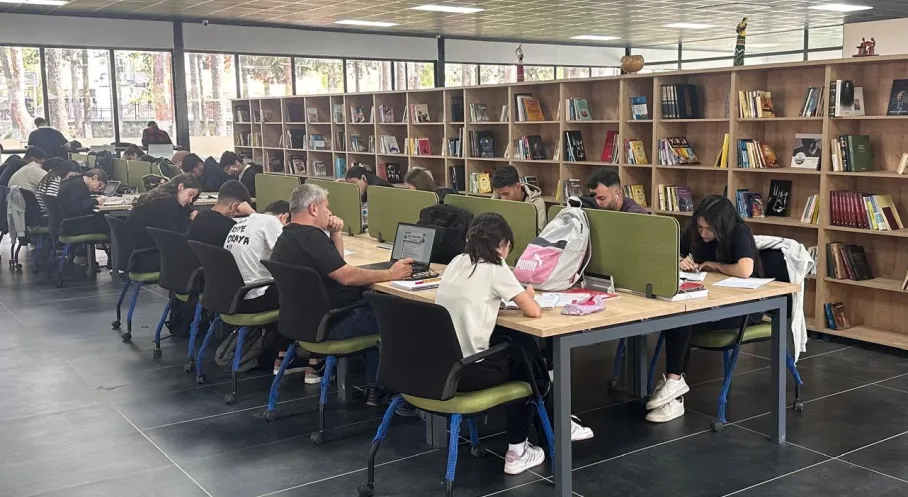 Sosyal Etki Zirvesi’nden Anlamlı Dayanışma: Binlerce Kitap Adıyaman’a