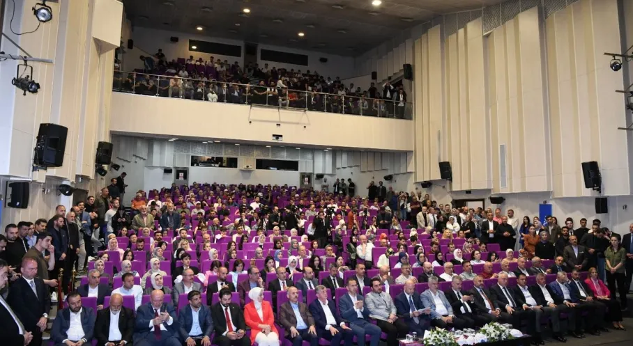 Süleyman Soylu Trabzon'da Gençlerle Buluştu: Geleceğin Türkiye'si Şekilleniyor!