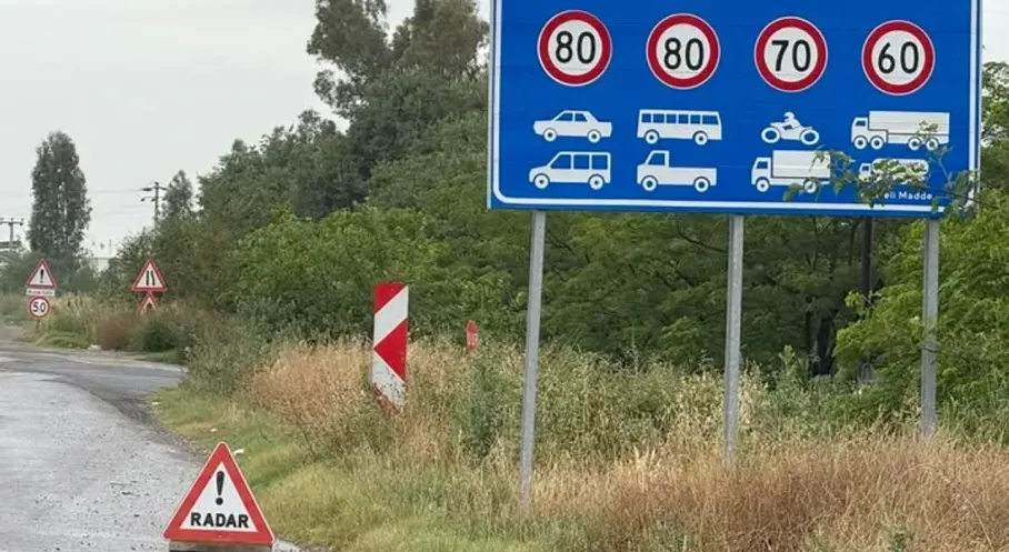 Sürücülere Müjde! Yanlış 'Ani Hız Düşüklüğü' Tabelaları Sökülüyor
