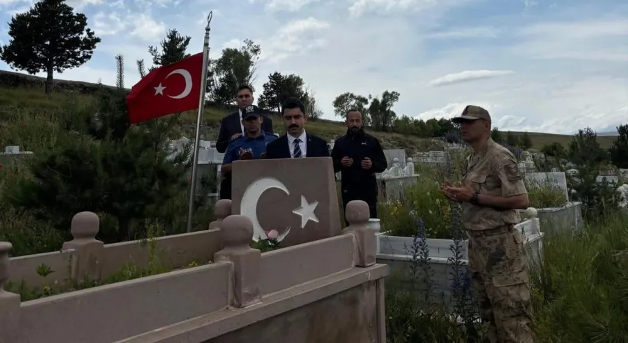 Susuz'da Kaymakam Tutal'dan Şehit Ailesine Duygulandıran Ziyaret!
