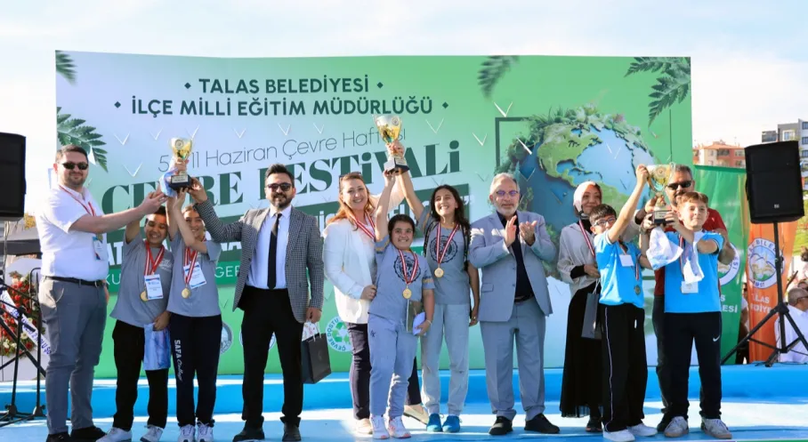 Talas'ta 'Atıktan Sanata' Şöleni Rekor Kırdı: Geri Dönüşüm Eserleri Göz Kamaştırdı, Kazananlar Belli Oldu!