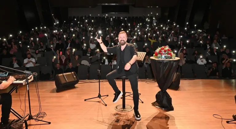 Talha Bora Öge Isparta'yı Coşturdu! Şiir ve Türkü Ziyafeti!