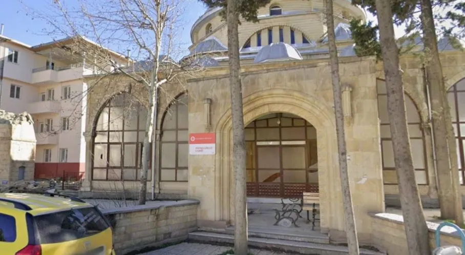 Depremde Yıkılan Tarihi Fatma Gölcü Camii Yeniden Yükseliyor: İşte İhale Detayları!